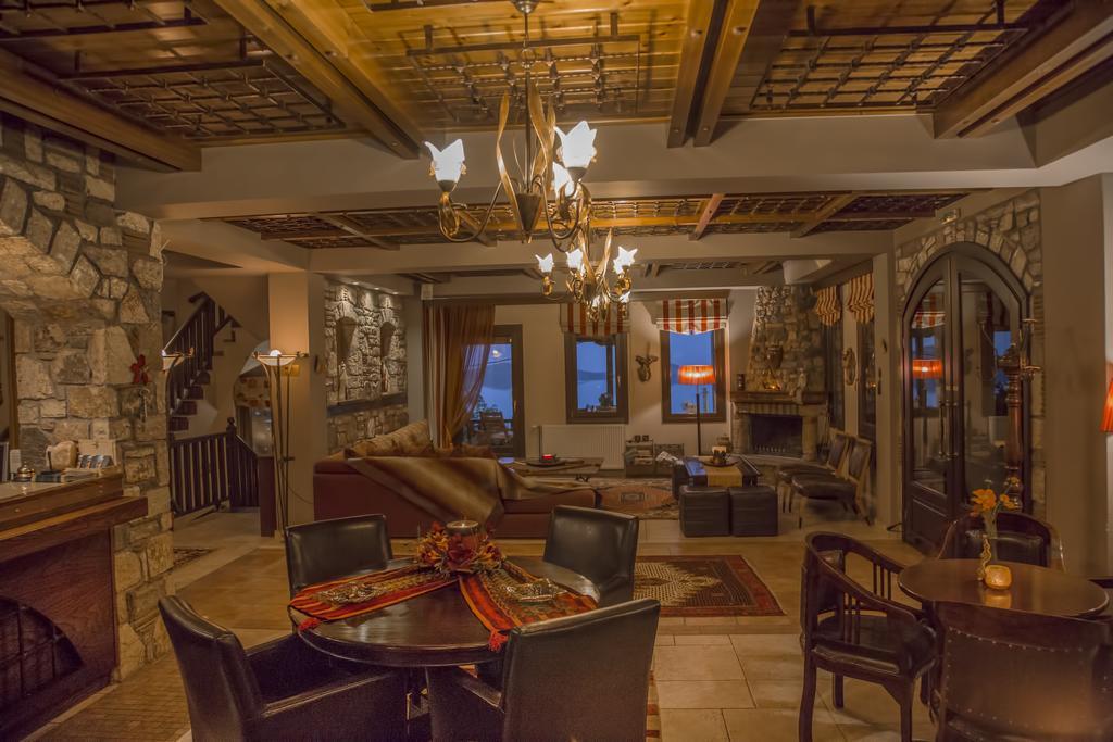 Pandion Luxury Boutique & With